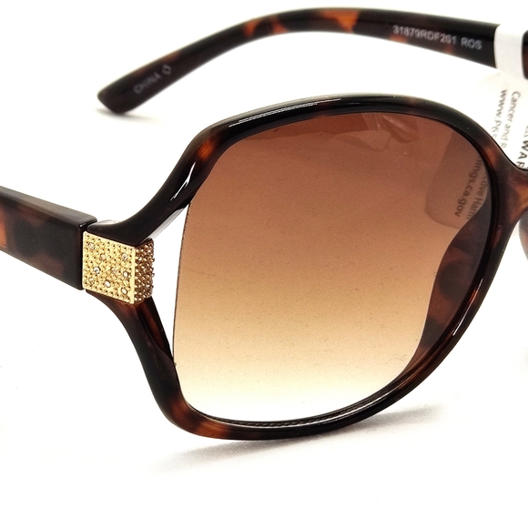 Daisy Fuentes Sunglasses - Picture 3 of 7